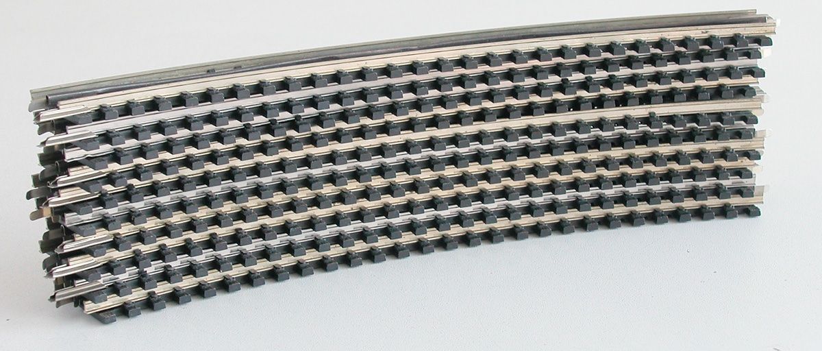 Trix Modelleisenbahnen: Trix 10 Gleisstücke gebogen Spur H0 – Gebraucht aus Oberwil BL von Klang