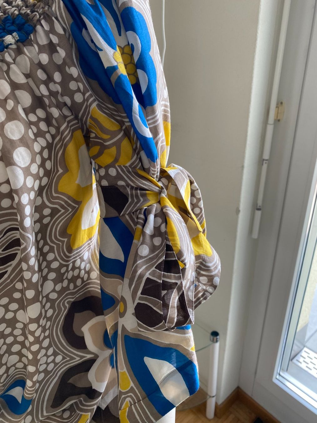 Escada Camicette: Escada Bluse mit Carmenausschnitt – Usato da Zürich venduto da Gemi 4