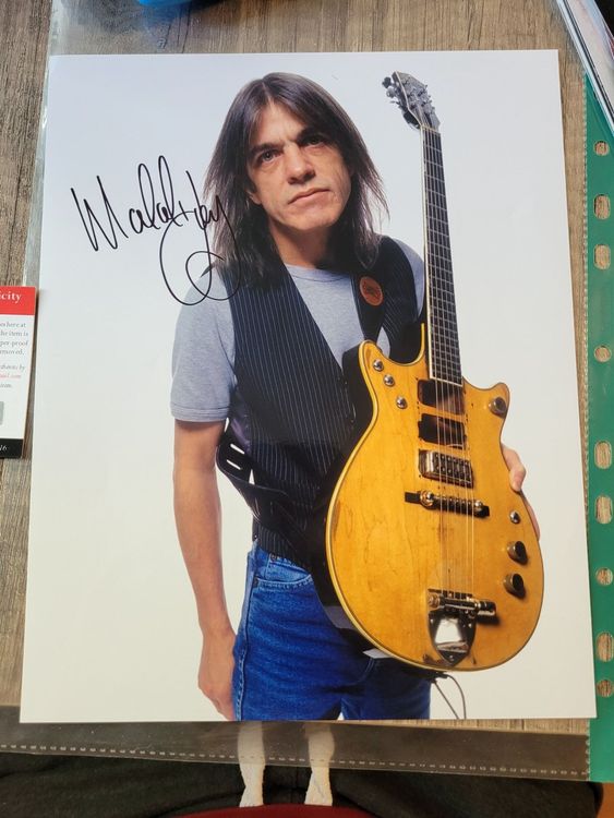 MALCOLM YOUNG AC/DC ORIGINAL AUTOGRAMM MIT ZERTIFIKAT AB 1.- | Kaufen ...