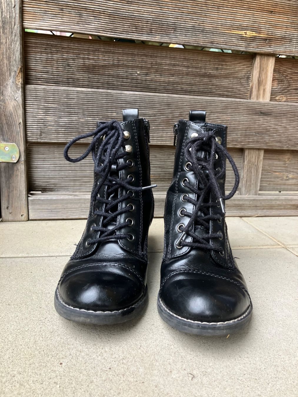 Scarpe da donna: Stivaletti neri con lacci taglia 38 usati – Usato da Mezzovico venduto da bai_td2m