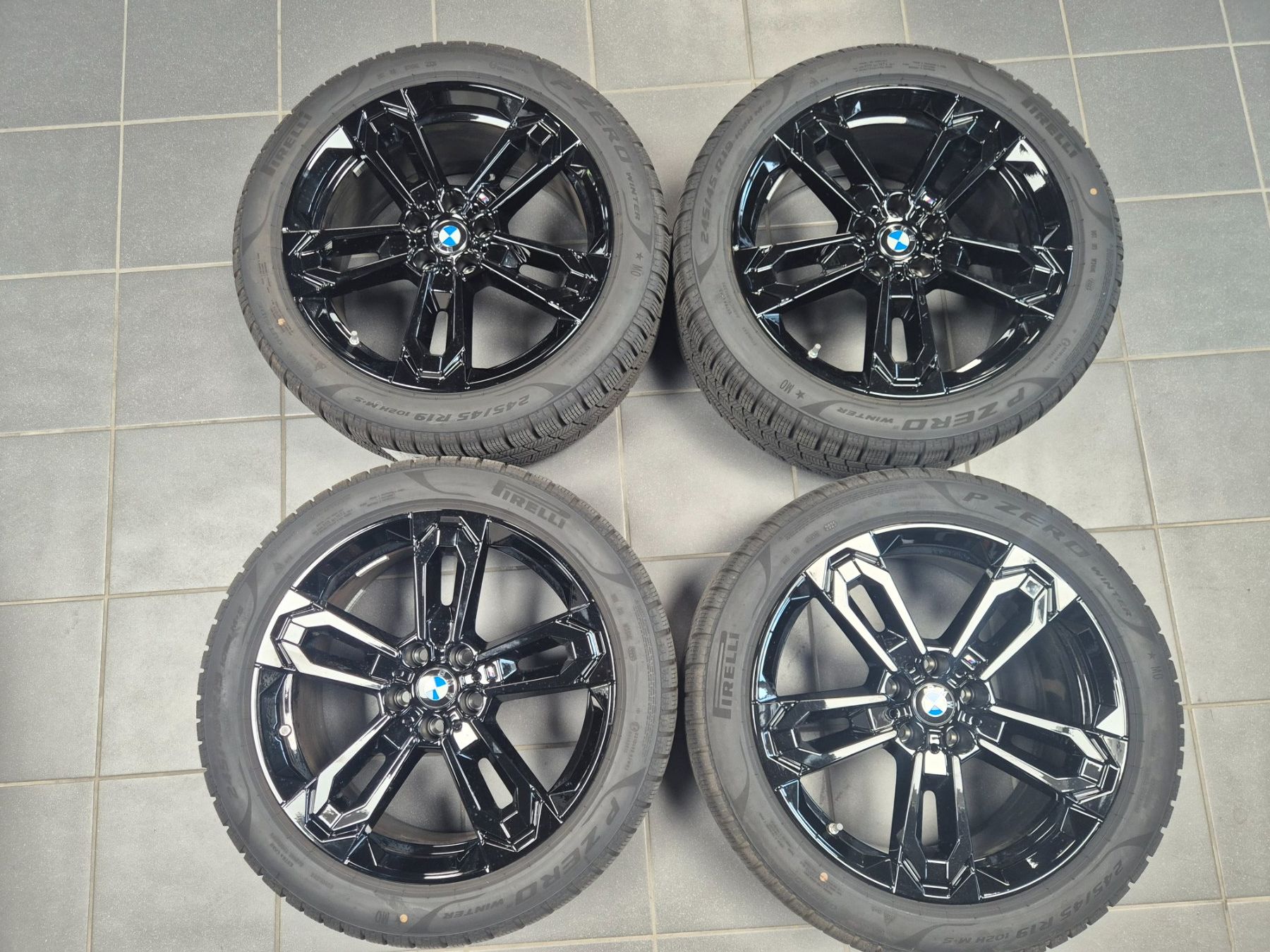 BMW Pneus & Roues: Winterräder 19" iX2 – D'occasion à Winterthur par WEWi-Ersatzteile