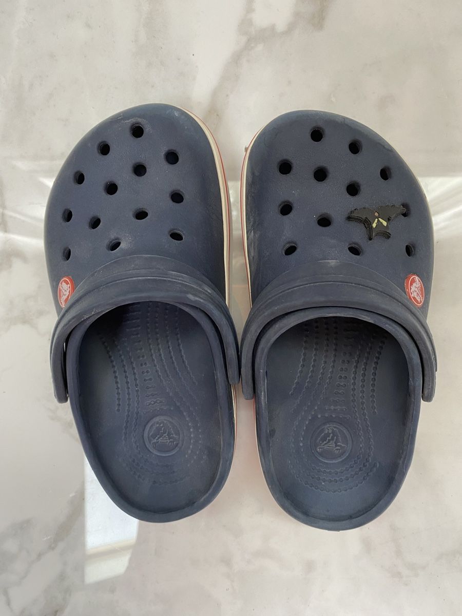 Crocs Scarpe da uomo: Dunkelblaue Crocs Gr. 32 unisex – Usato da Estavayer-le-Lac venduto da Mimmy02 2
