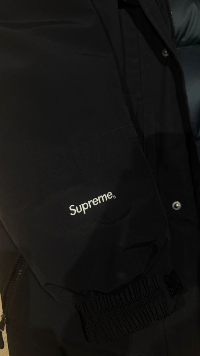 Supreme Giacche: Supreme 700-Fill Black Down Jacket, Grösse M – Usato da Wetzikon ZH venduto da Ivy2 1