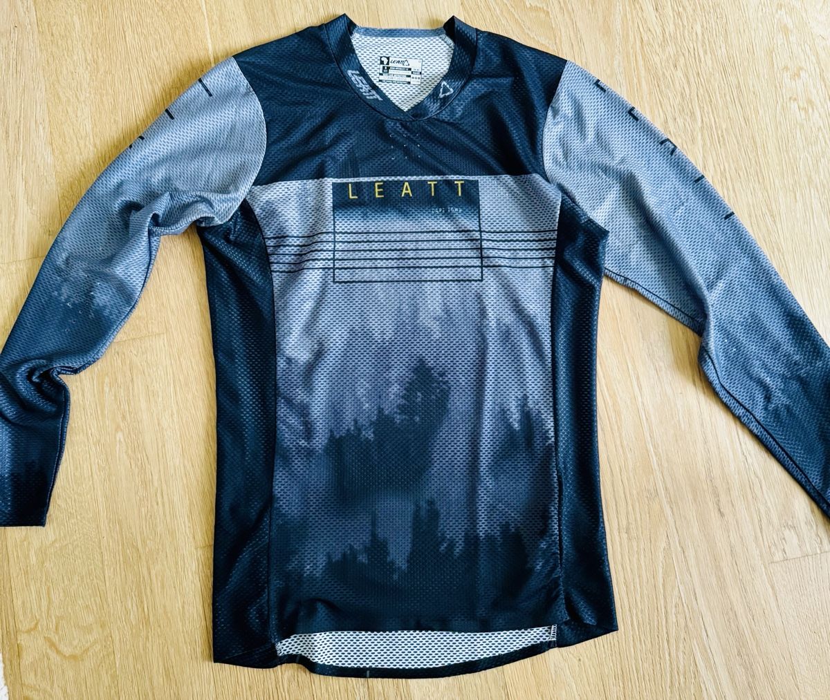 Leatt Canottiere & Pantaloni: Leatt Langarmshirt Grösse S - Top Zustand – Usato da Zürich venduto da romanvilliger