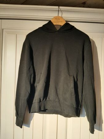 Schwarzer Hoodie in grösse S