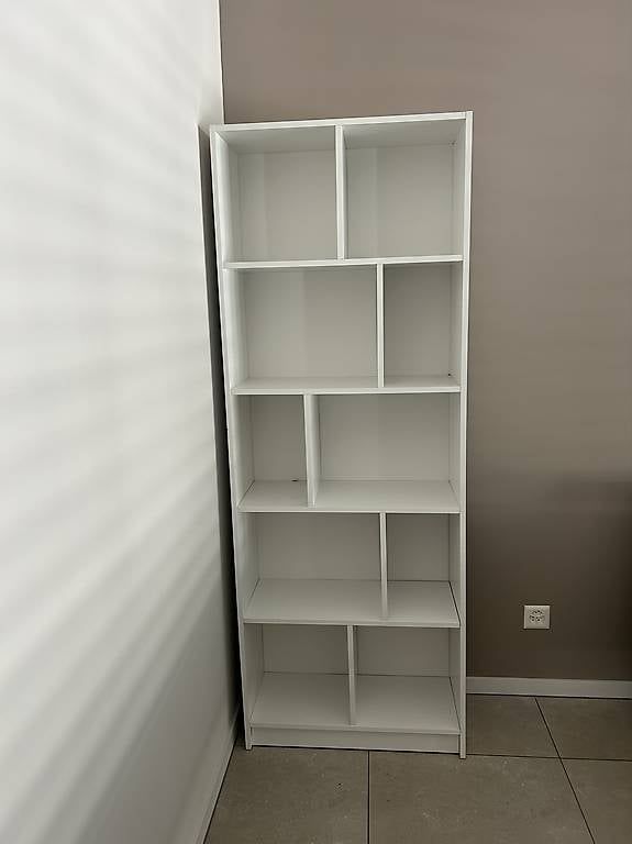 Scaffali: Libreria JYSK MOSBJERG bianca  CHF 10 – Usato da Bellinzona venduto da cam_9fcv