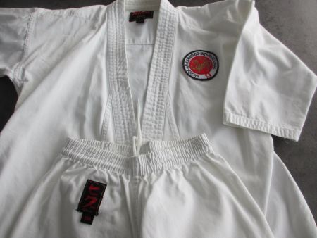 Karate Anzug Grösse 130 mit Abzeichen