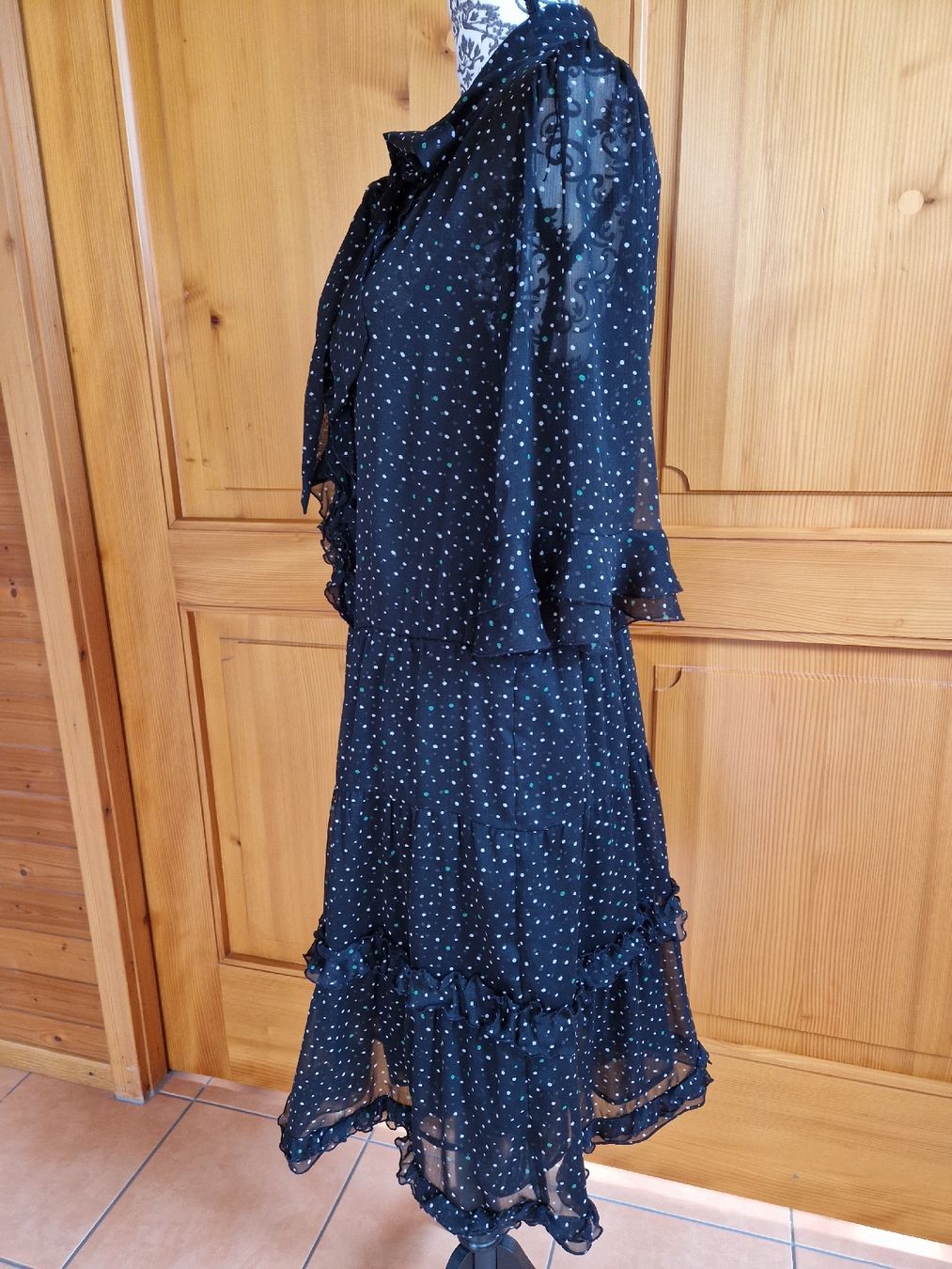 Marc Cain Vestiti: Kleid Marc Cain Tüll schwarz N5 – Usato da Lichtensteig venduto da Cocabana_16 2