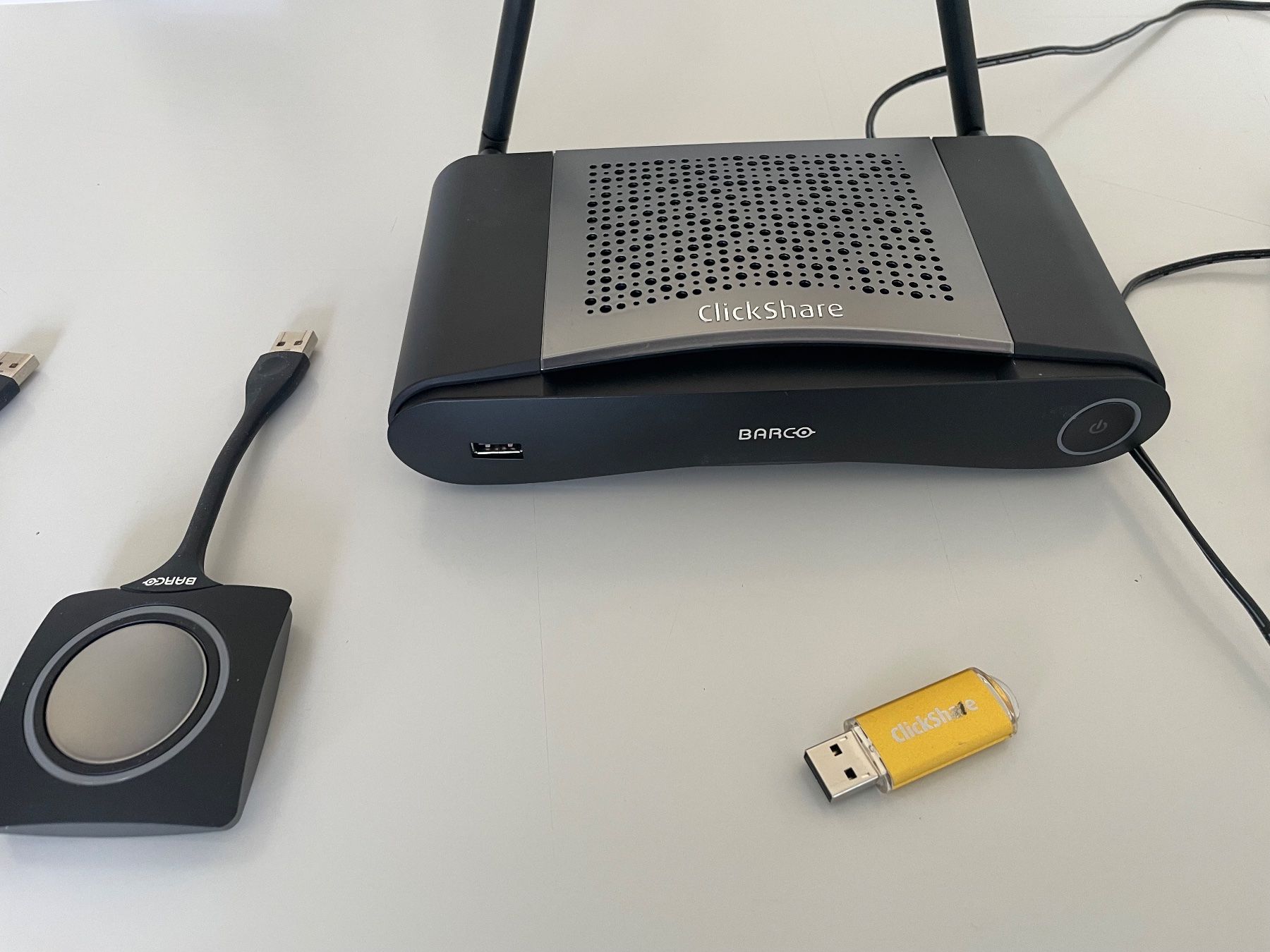 Hubs & Switches: BARCO Clickshare – Gebraucht aus Safenwil von antiquarius 1