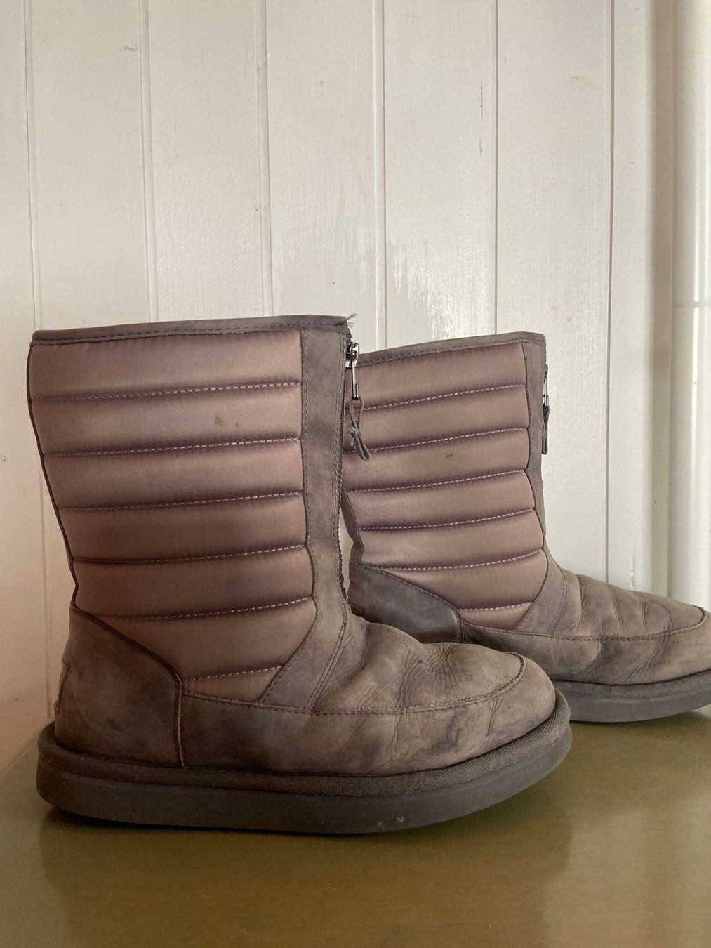Ugg Scarpe da donna: UGG Schnee Boots Lammfell gr 37 – Usato da Jonen venduto da Lux.K. 2