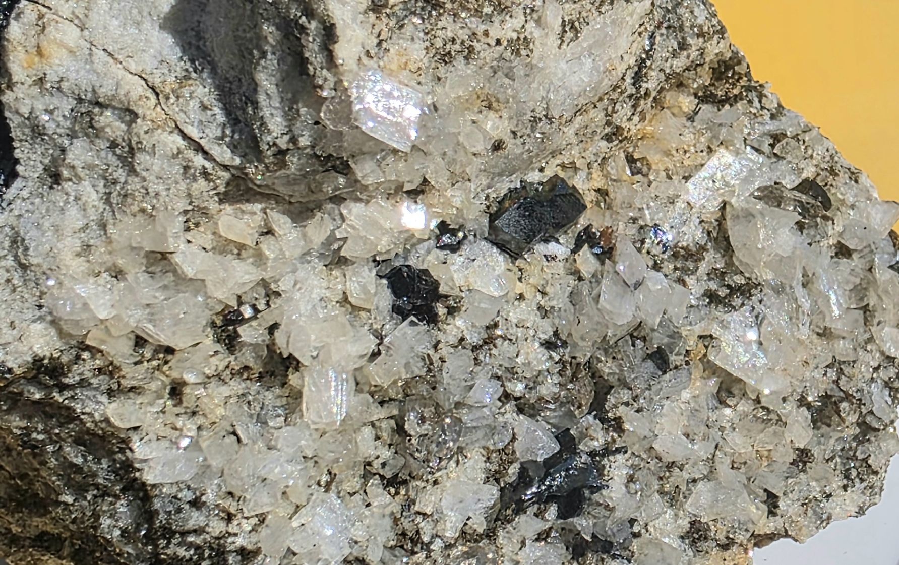 Mineralien & Heilsteine: Binntal = Magnetit, Hämatit, Rutil, Monazit. – Gebraucht aus Glis von nbu_65ys 1