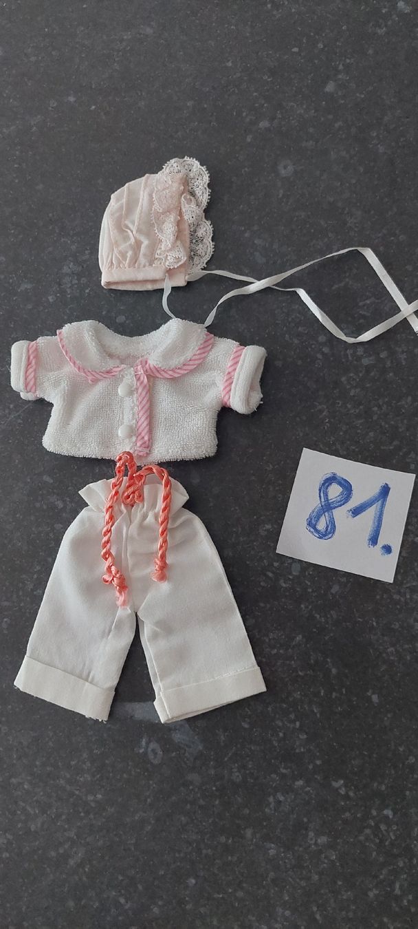 Case e mobili per bambole: Puppenstuben Puppenkleidchen  – Usato da Muri AG venduto da nindo1