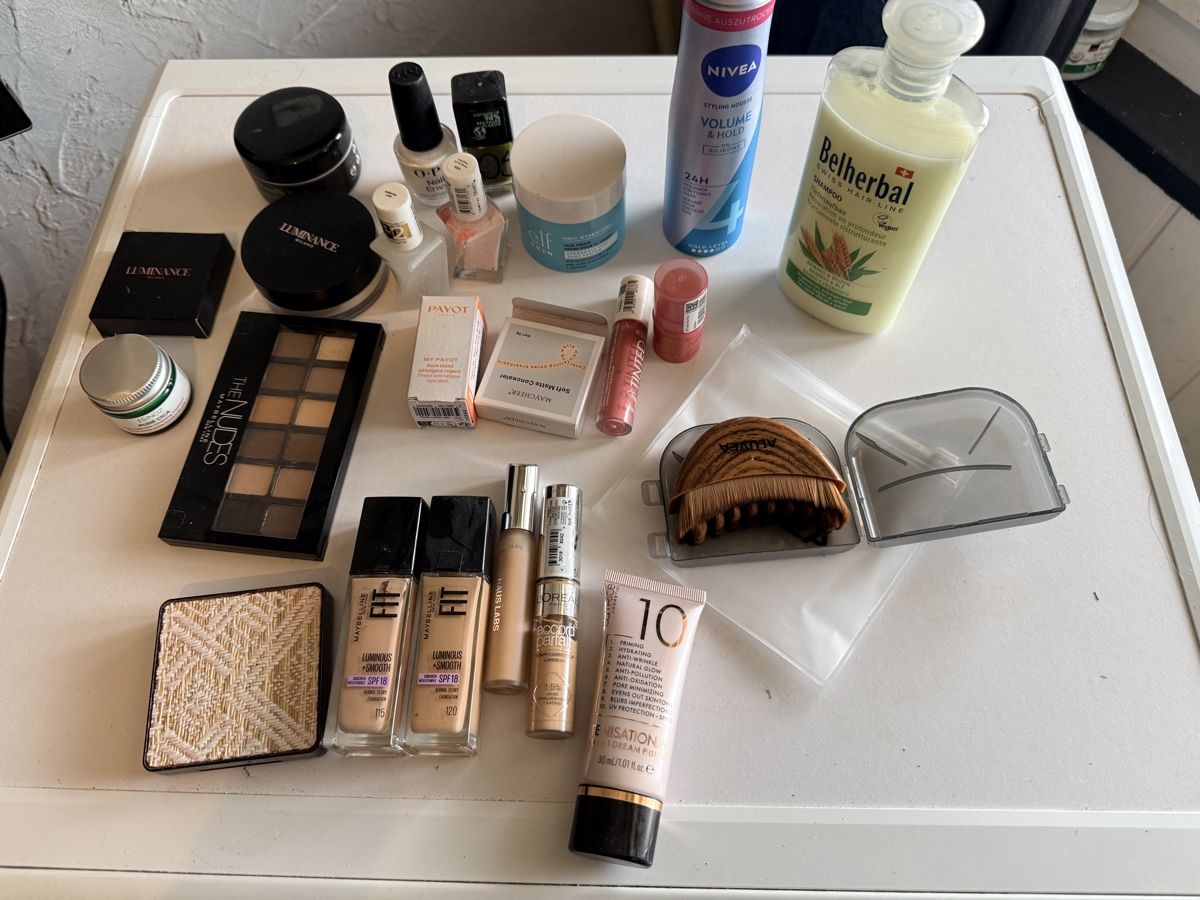 Artdeco Make-up: Make-Up Produkte diverse usw. – Gebraucht aus Wäldi von Kaninchenbau 2