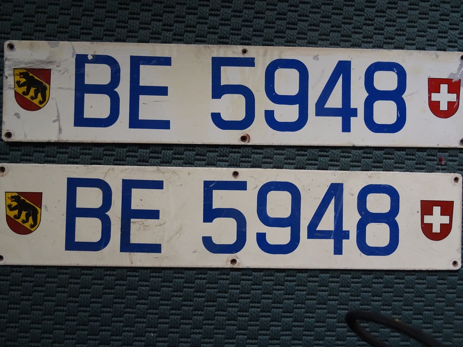 Schilder: 2 alte Nummer Schilder – Gebraucht aus Biel/Bienne von georgi01