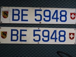 2 alte Nummer Schilder