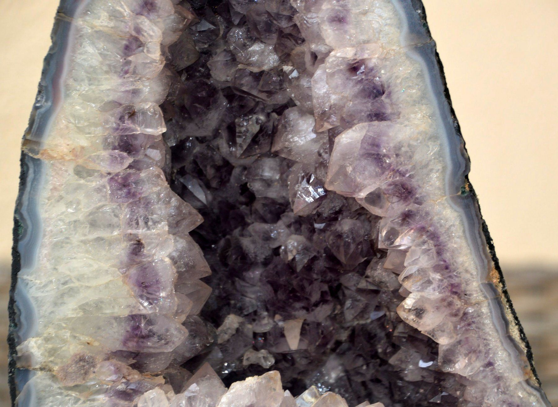 Minerali & Pietre curative: Amethyst-Geode / Géode d'améthyste 10 Kg – Usato da Collonges venduto da arashee 2