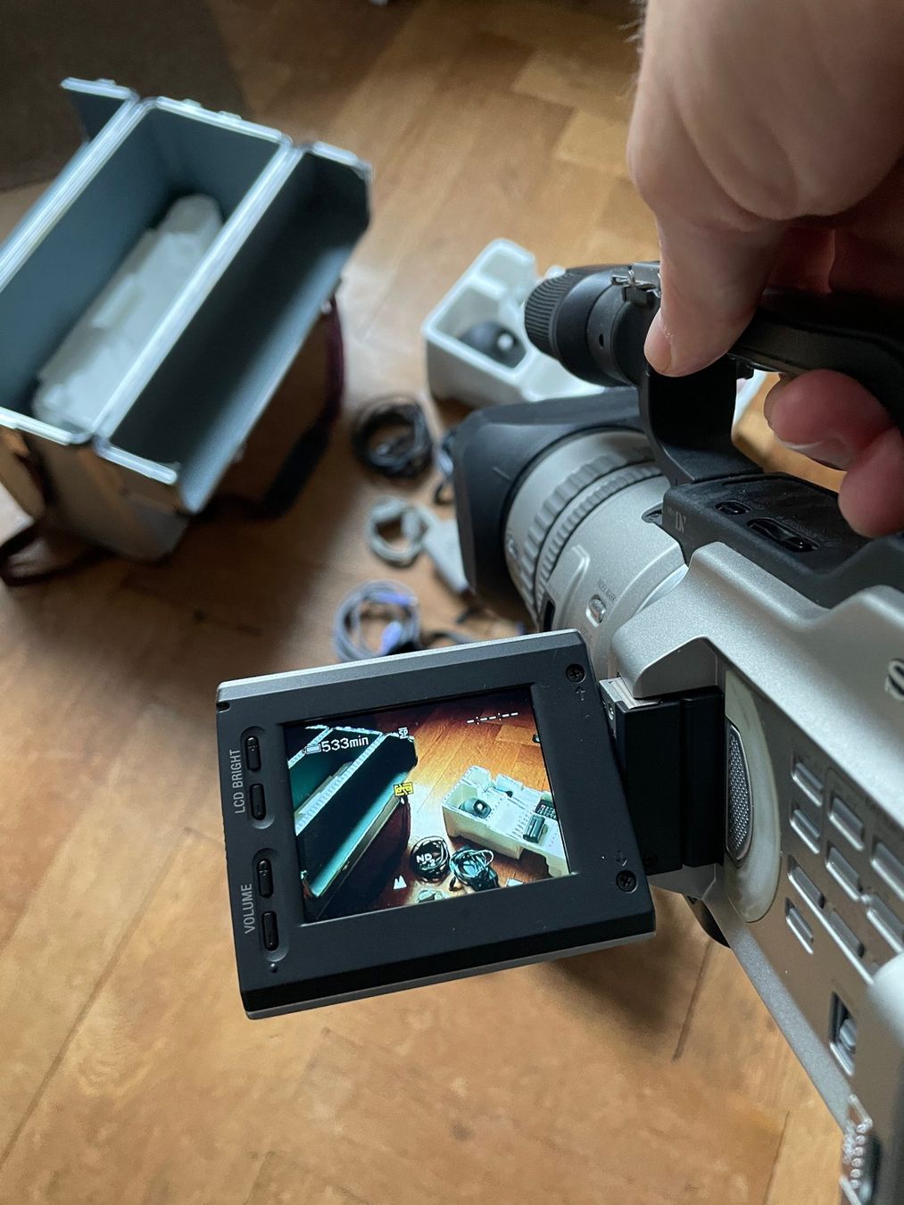 Sony Videocamere: Sony DCR-VX2000E - mit viel Zubehör – Usato da Kriens venduto da ruedi740 8