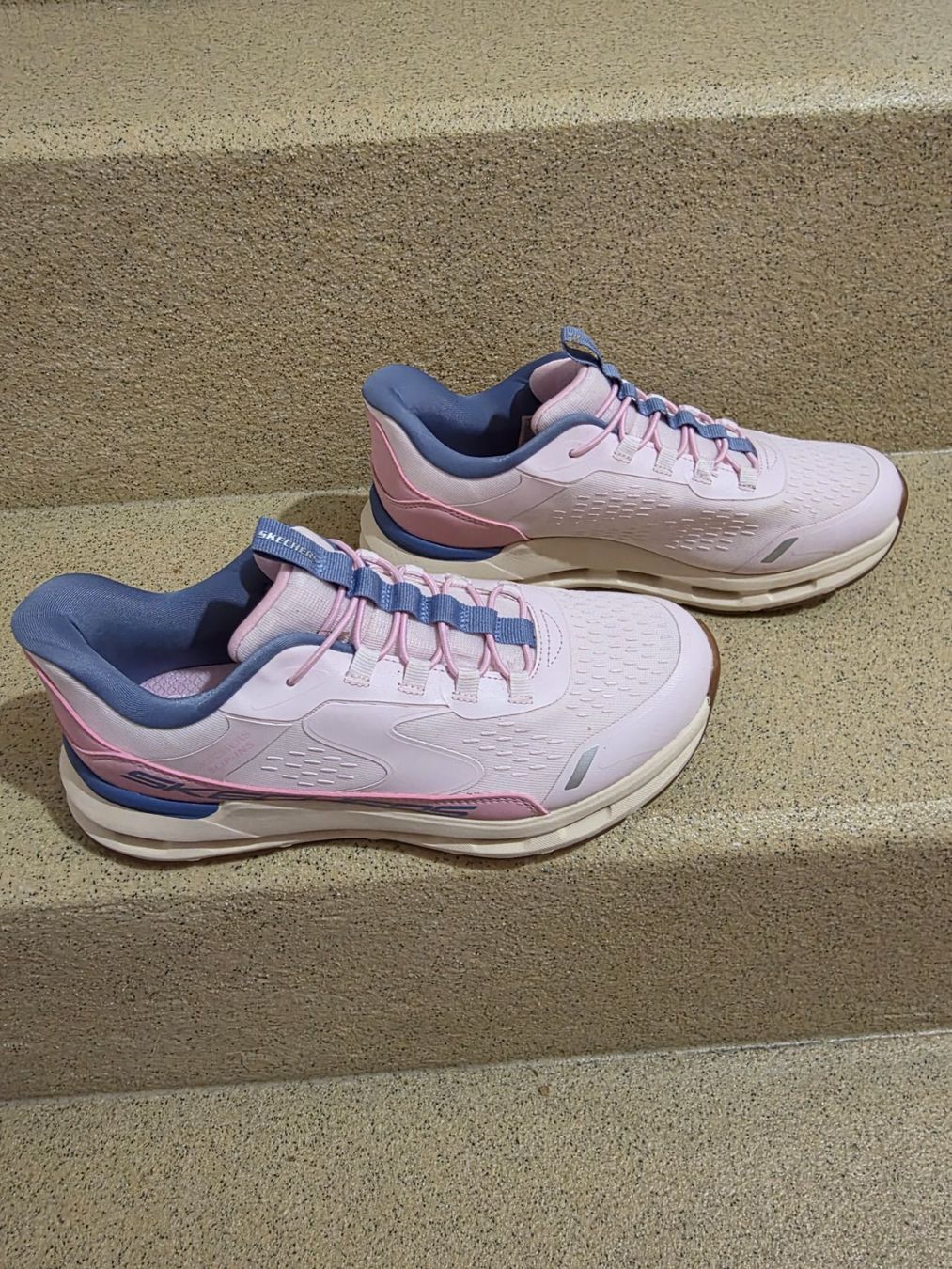 Skechers Scarpe da donna: Sketchers Grösse 37 – Nuovo (secondo la descrizione) da Ennetbaden venduto da hey07 1