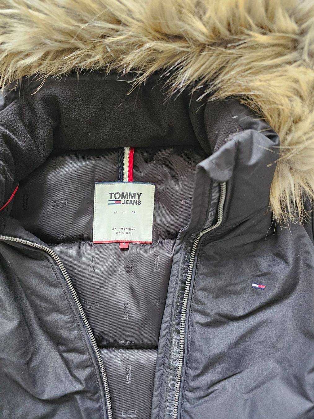 Tommy Hilfiger Jacken: Tommy Hilfiger Daunenjacke - Grösse S – Gebraucht aus Winterthur von ReLovedGoods 3
