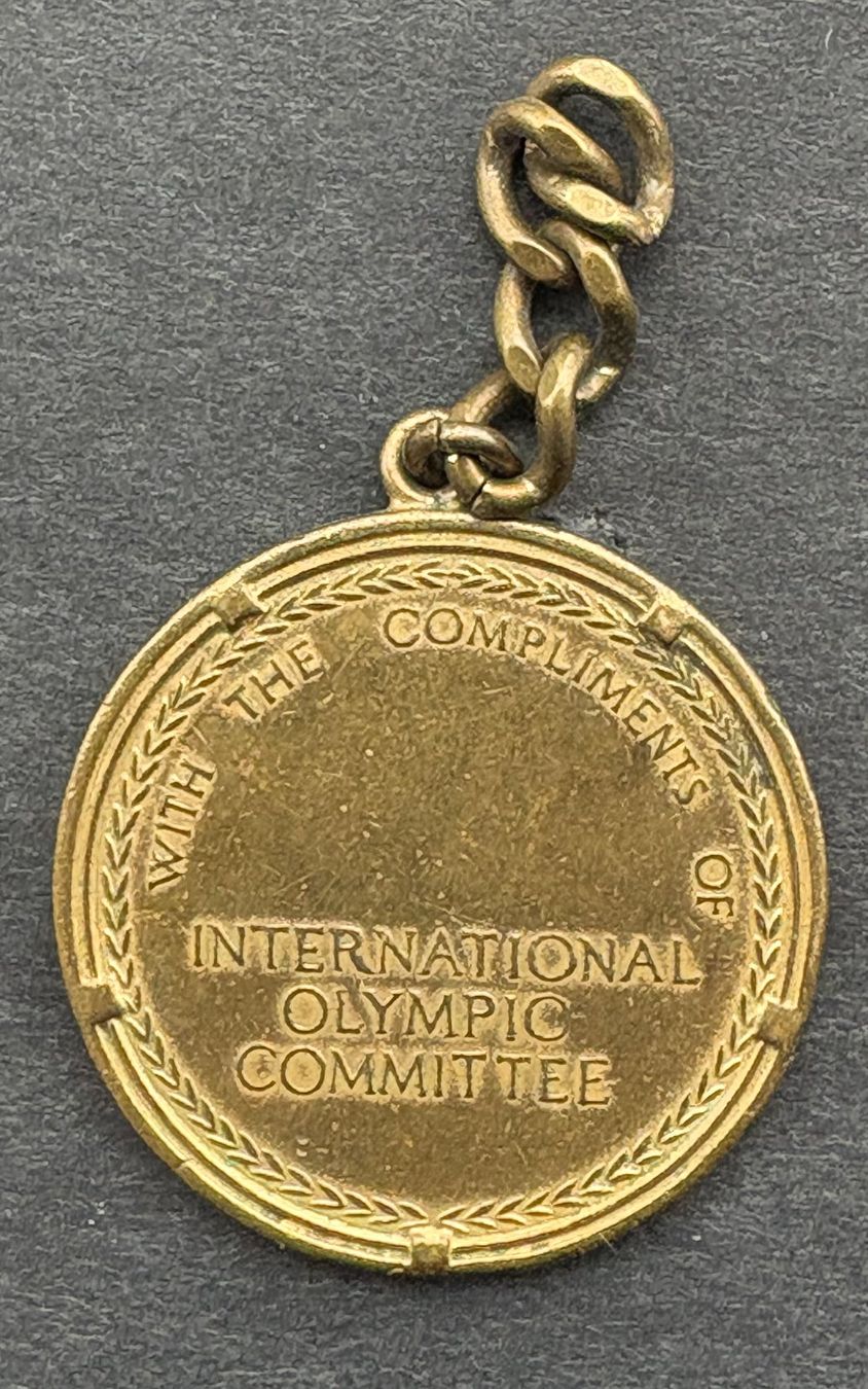 Plaketten & Abzeichen: VINTAGE INTERNATIONAL OLYMPIC COMMITTE – Gebraucht aus Ostermundigen von crazy-horse-1840 1