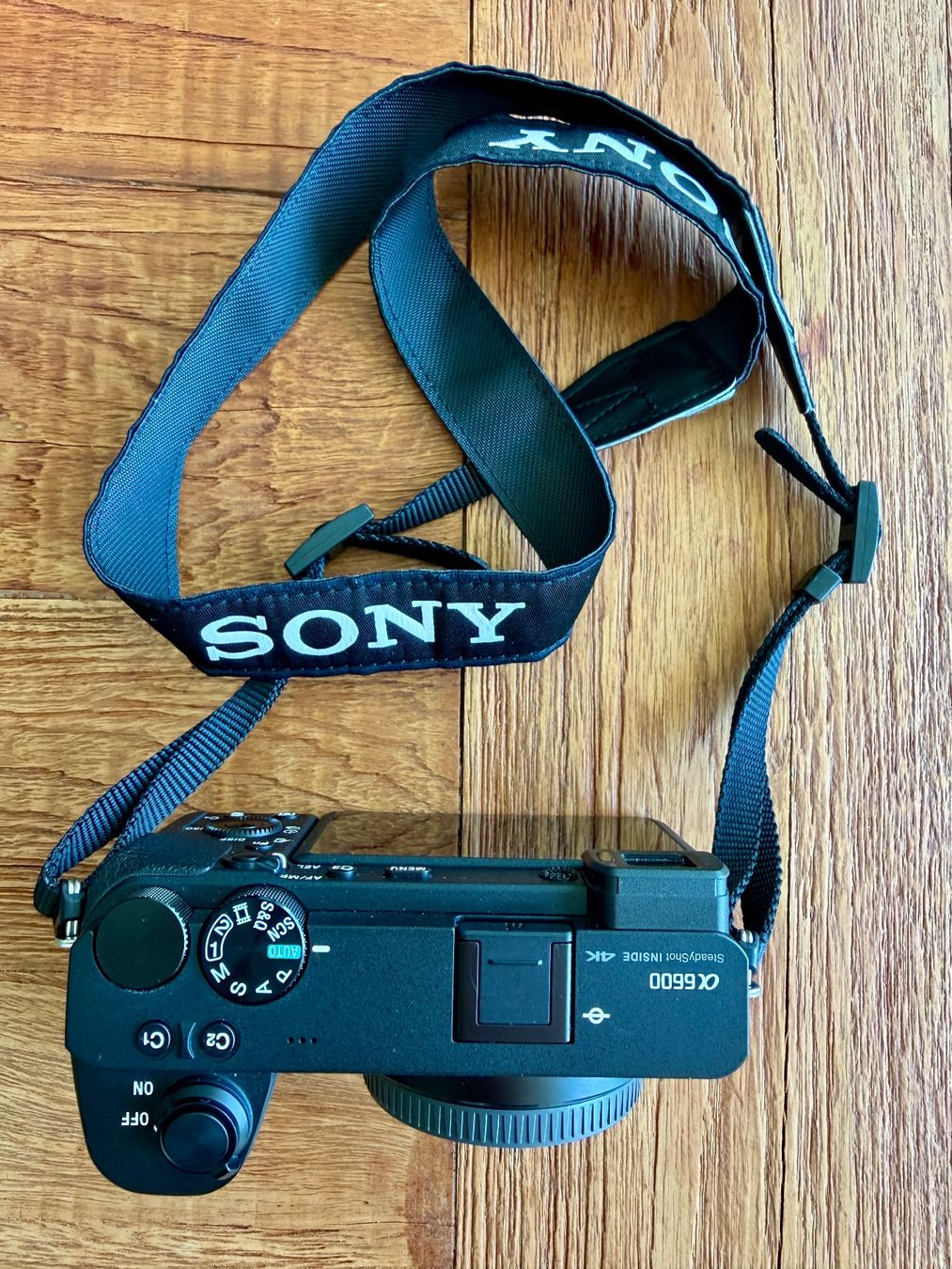 Sony Fotocamera: Sony A6600 Set mit 3 Objektiven, RØDE & Stativ – Usato da Zürich venduto da MJM12 1