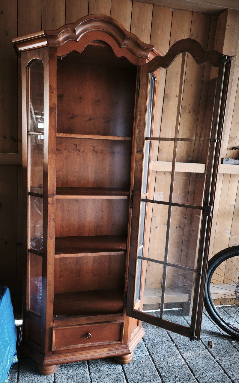 Vitrines: Antike Vitrine aus Holz – D'occasion à Arch par Mannaz23 1