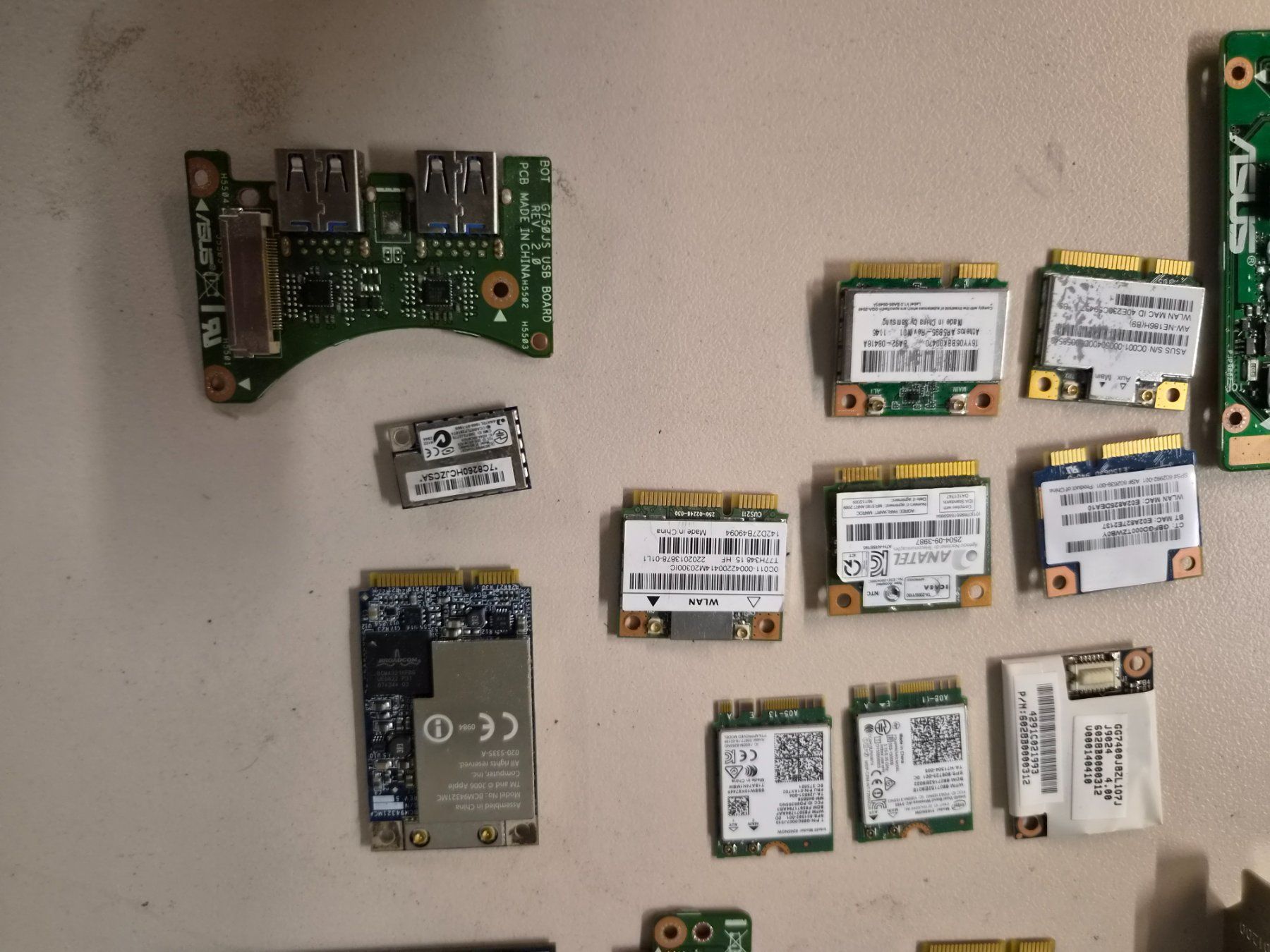 Elektronikbauteile: Divers composants informatiques – Gebraucht aus Conthey von greenday85 8