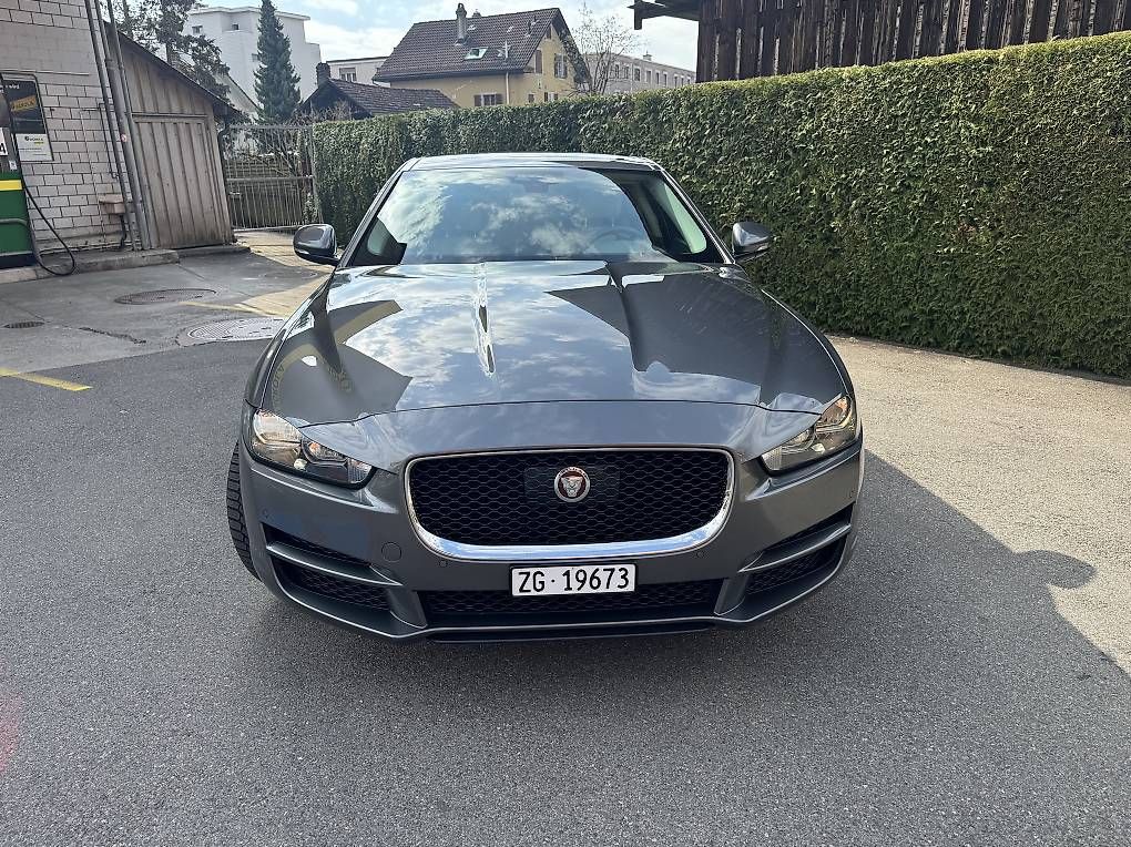Automobili: Jaguar XE 2.0 AWD – Usato da Baar venduto da Iricardino