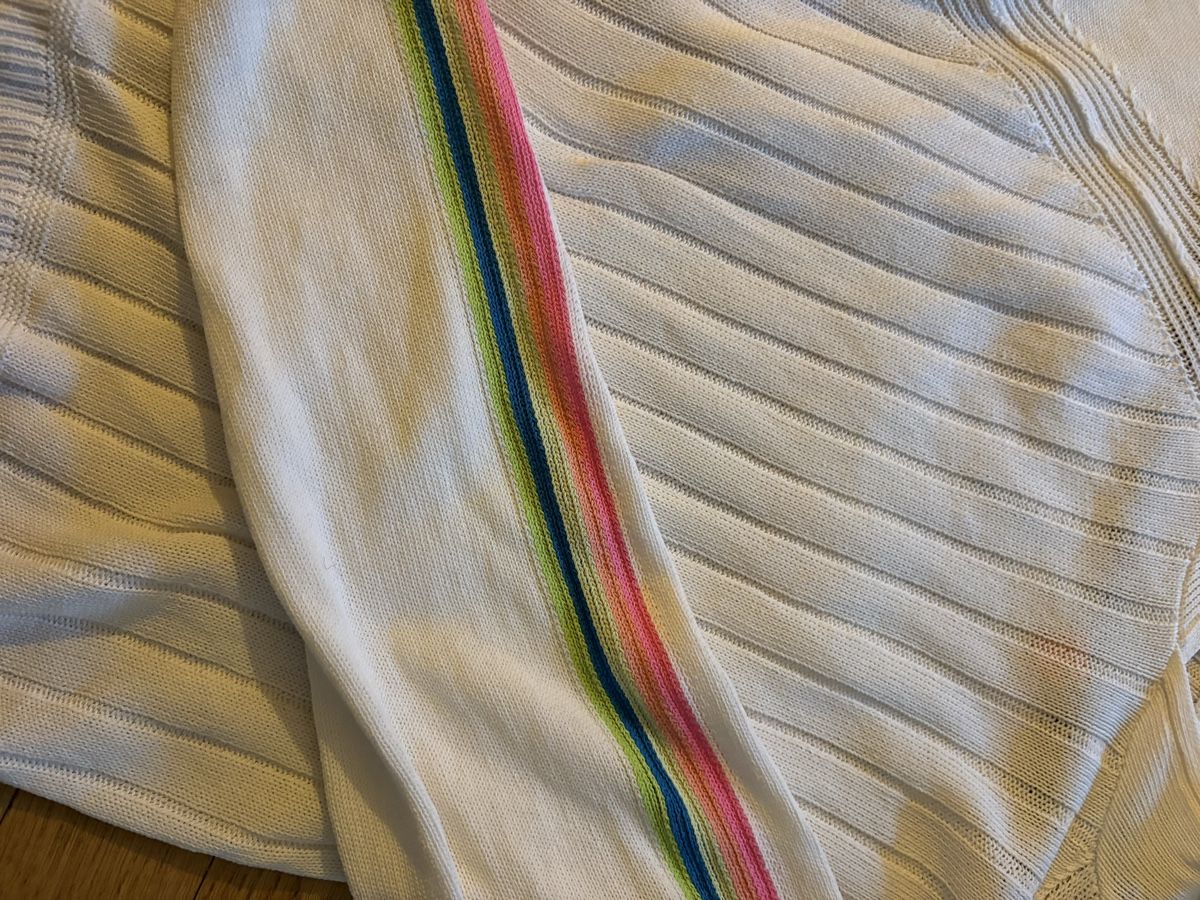 Pulls & Sweat-shirts: Pull à capuche blanc, rayures arc-en-ciel, taille M – Neuf (Voir description) à Martigny par O96 1