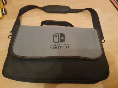 Nintendo Switch Tasche mit Zubehörfach