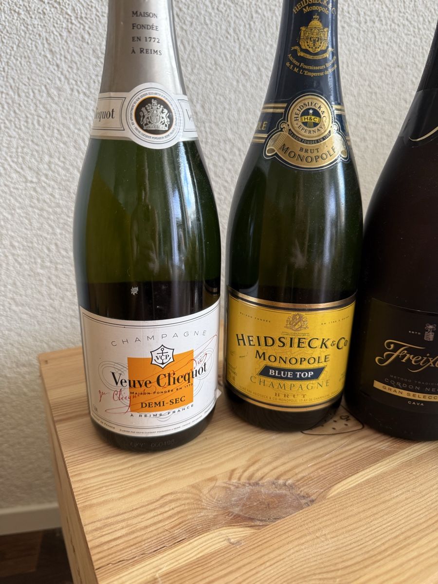 Vino: 4 Flaschen Schaumwein / Champagner / Sekt – Nuovo (secondo la descrizione) da Olten venduto da ale_nb2x 1