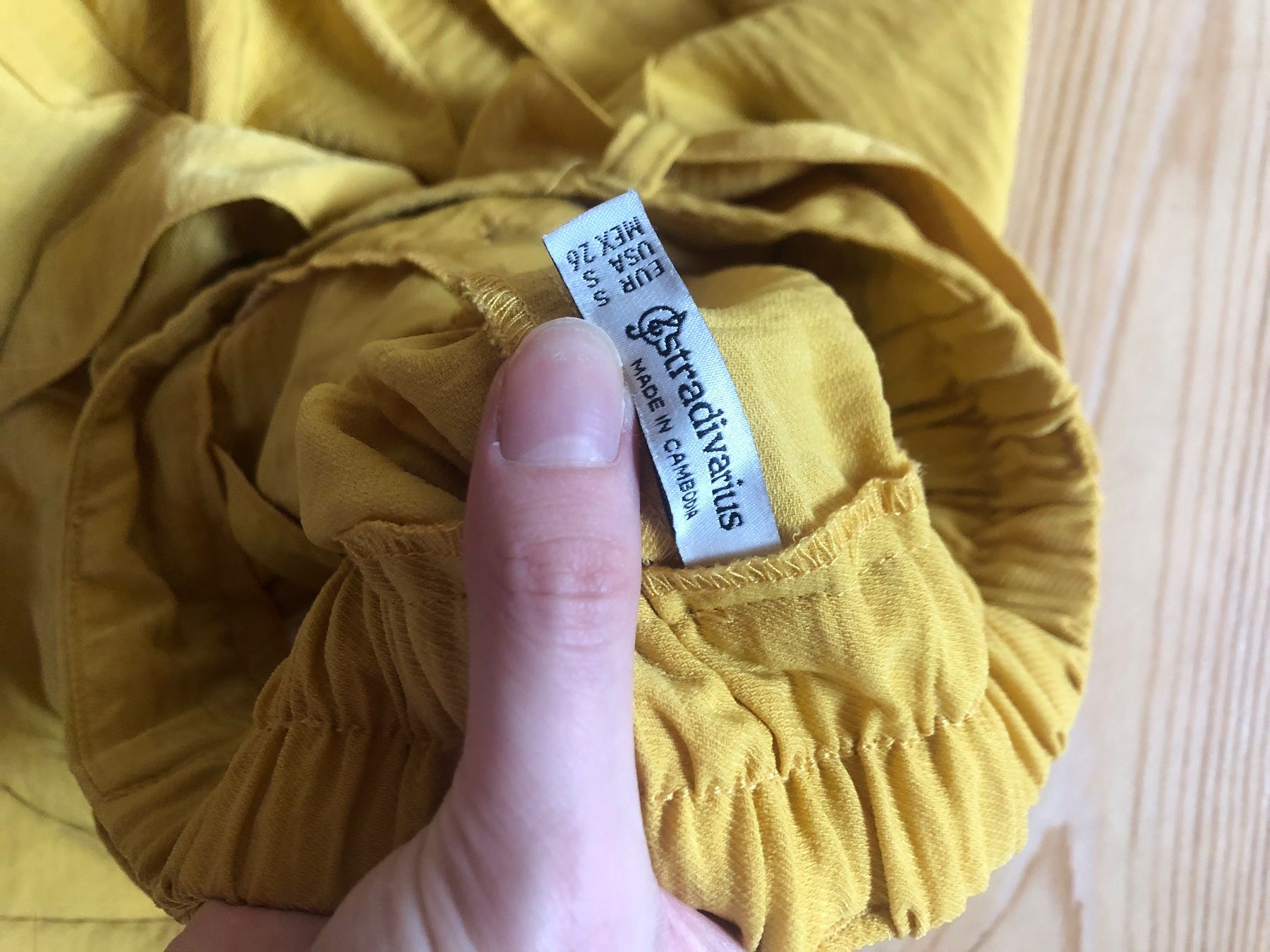 Stradivarius Hosen: Pantalon d’été couleur moutarde – Gebraucht aus Bulle von sop_ct6x 4