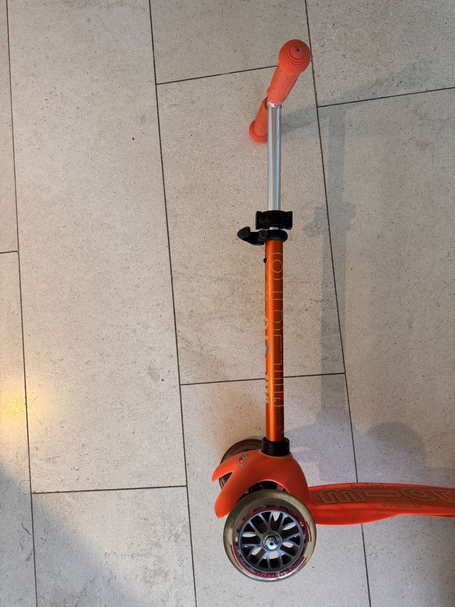 Giocattoli: Micro Mini Scooter - w/ wheel whizzer & bottle holder – Usato da Affoltern am Albis venduto da Pitu86 1