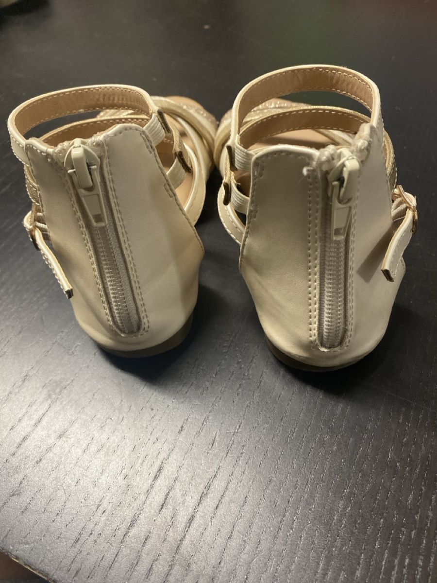 Schuhe für Mädchen: Mädchen Sandalen Gr.31 gold/beige – Gebraucht aus Biel-Benken BL von PANORMUS 2