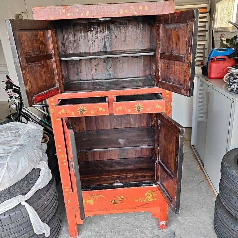 Armadi: Hand Made China Schrank – Usato da Dübendorf venduto da SLADURCE