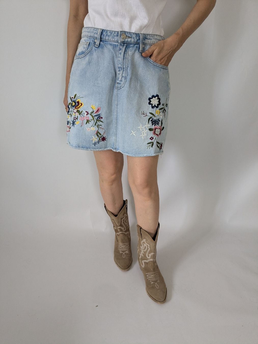 Stradivarius Gonne: Jeansrock bestickt hellblau Grösse M  – Usato da Rorschach venduto da olg_5qq2
