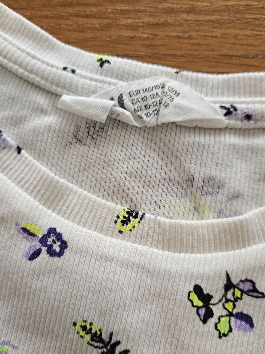 H&M Blusen, T-Shirts & Tops: H&M Tshirt neu Gr. 146-152 – Gebraucht aus Engelburg von ynnoc19 1