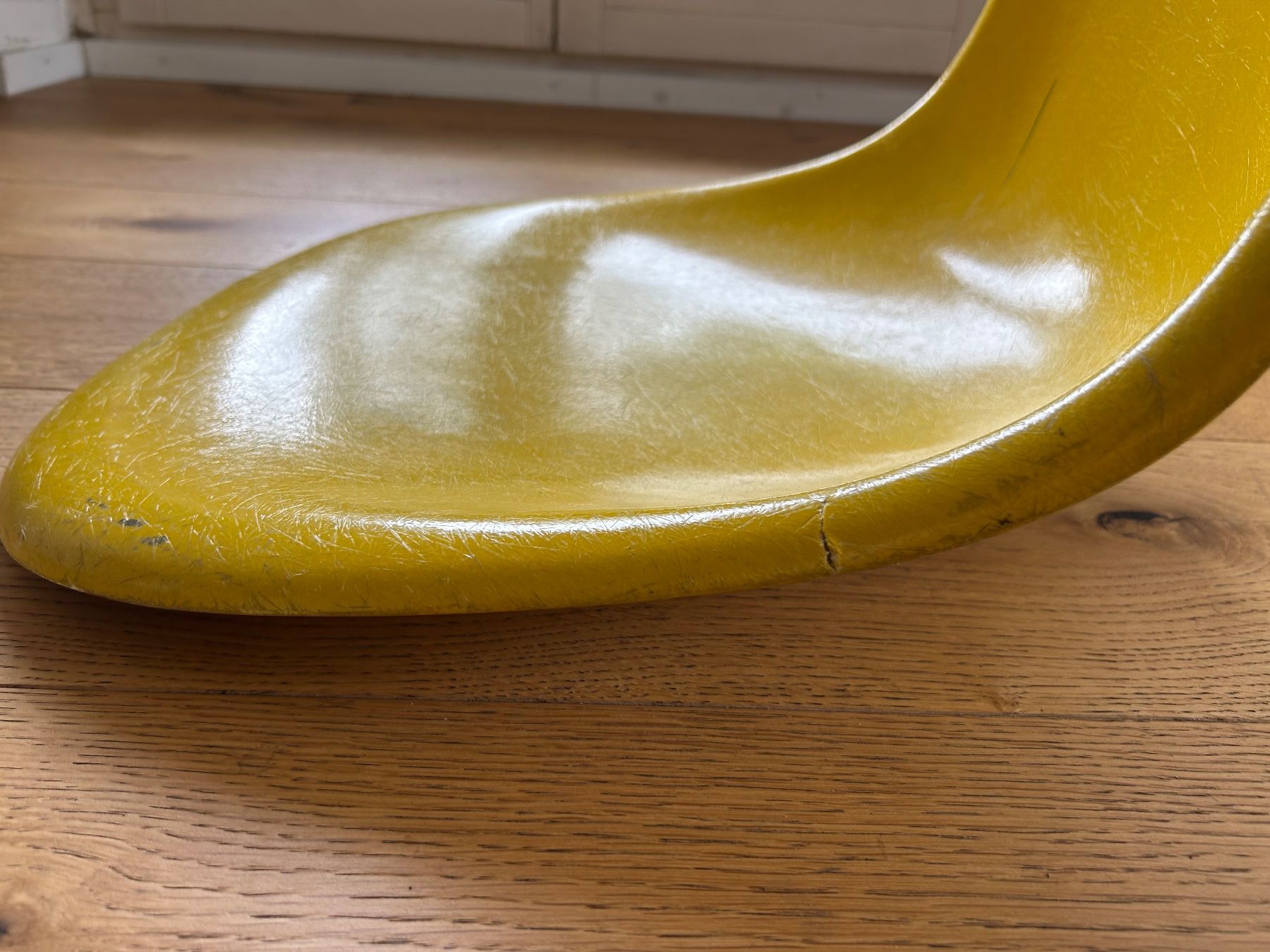 Eames Sedie: Eames Fiberglas Schale gelb – Difettoso da Zürich venduto da Lp_bn 6