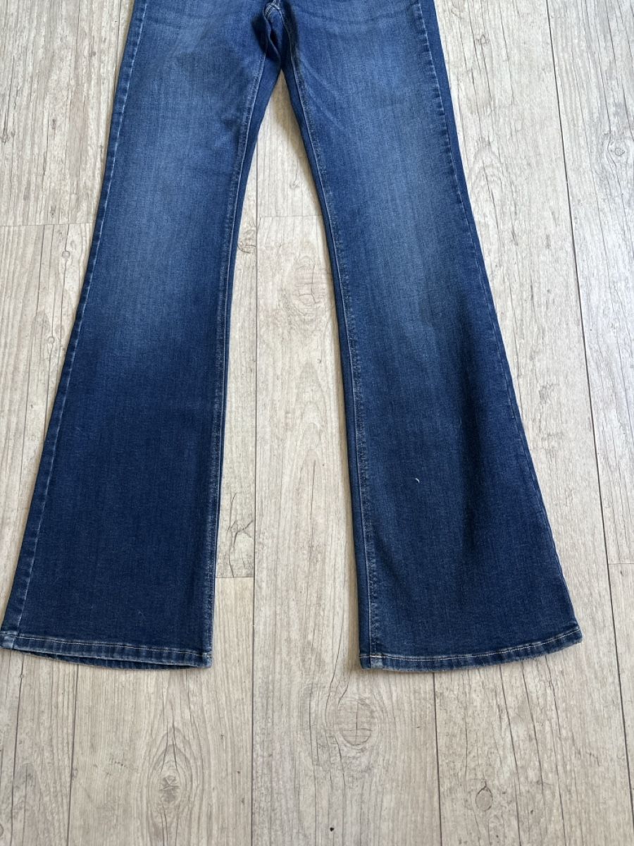 Jeans: Jeans leicht Schlaghose Grösse 36 neu – Nuovo e nell'imballaggio originale da Frauenfeld venduto da aluma14 2