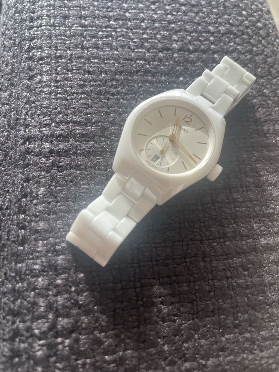 Rado Orologi: Rado True Spacchio 26mm White Ceramic Damen – Usato da Baar venduto da dieUhrenwerkstatt