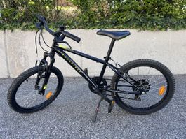Velo enfant Rockrider 20 pouces noir 6 vitesses bon et.
