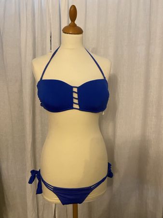 Neuer, blauer Bikini mit Details - Grösse 40