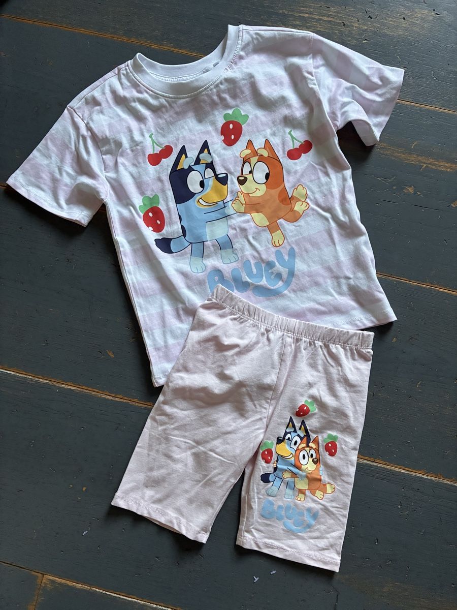 Pyjamas: Tolles Bluey Pyjama Gr. 122, Neu – Neuf (Voir description) à richterswil par lunamarie001