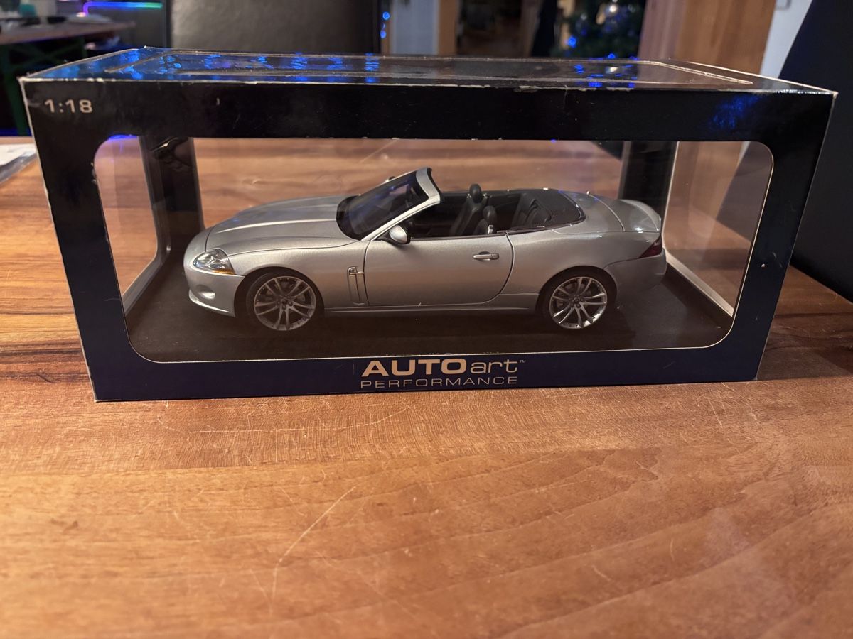 Autoart Modellautos: Autoart Jaguar XK Modellauto 1:18 – Gebraucht aus Glattfelden von Therzog