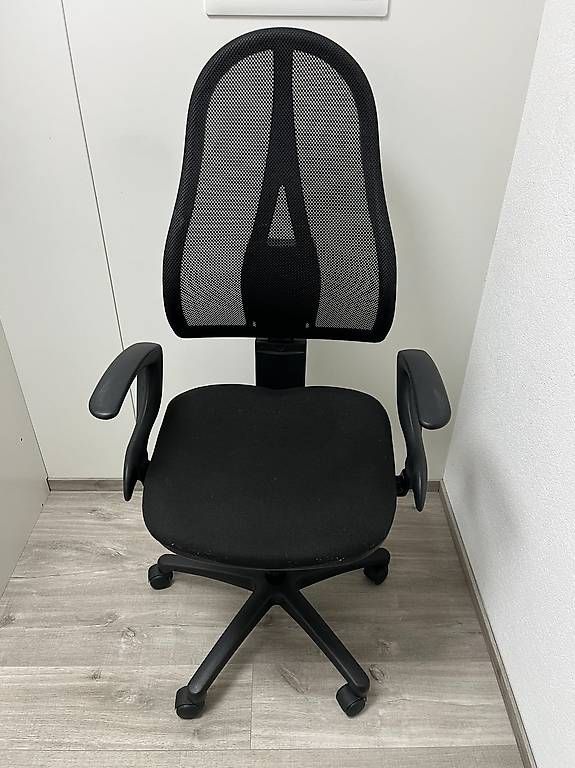 Chaises: Chaise de bureau noire – D'occasion à Chézard-St-Martin par mar_mv7g