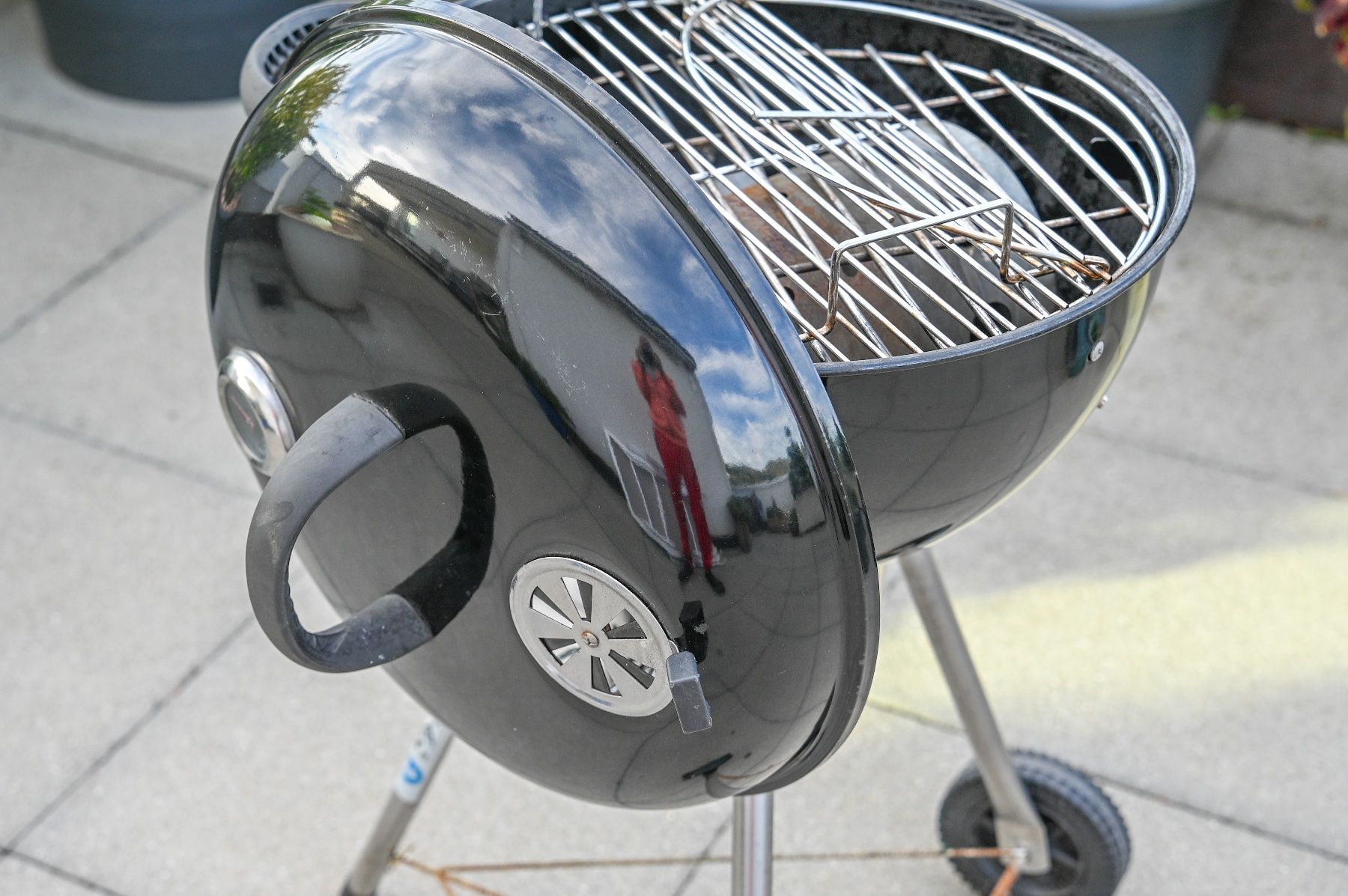 Griglie: Kugelgrill schwarz mit Deckelthermometer gebraucht – Usato da Oetwil a.d.Limmat venduto da Postding 6