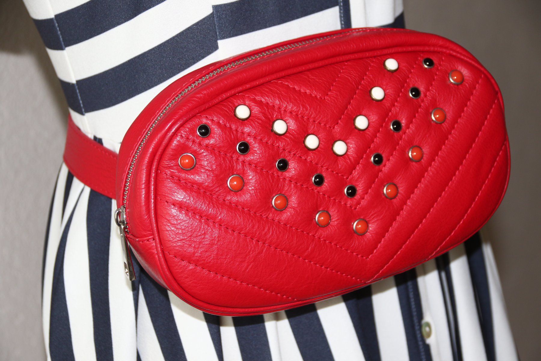Borse da donna: Stylische Echtledertasche / Bauchtasche – Nuovo (secondo la descrizione) da Oberwil-Lieli venduto da Svetlana28