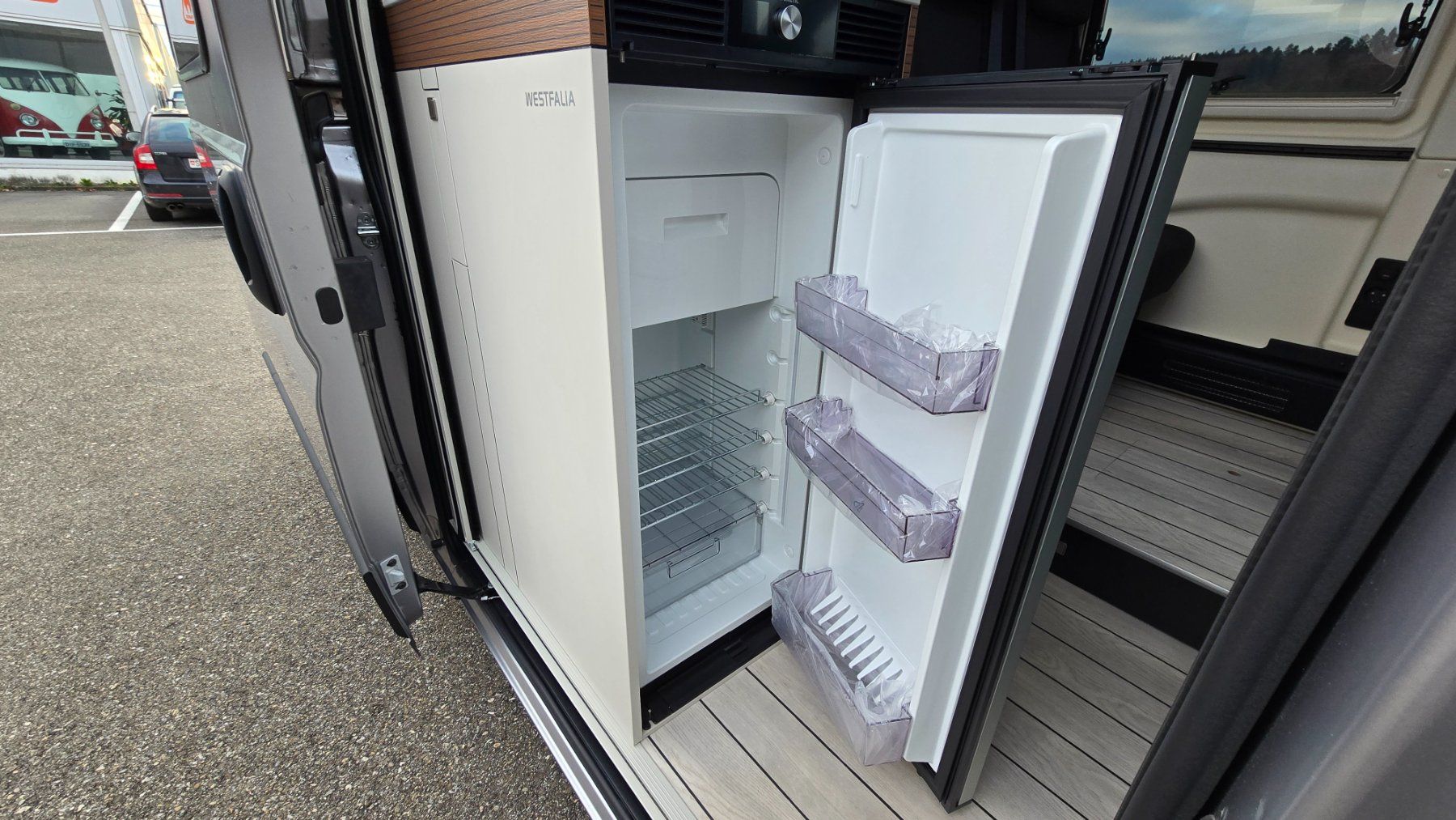 Westfalia Camping Fahrzeuge: Westfalia Columbus 600E, Artense Grau Metallic – Neu und originalverpackt aus Lohn-Ammannsegg von MOBYCAMPERS 5