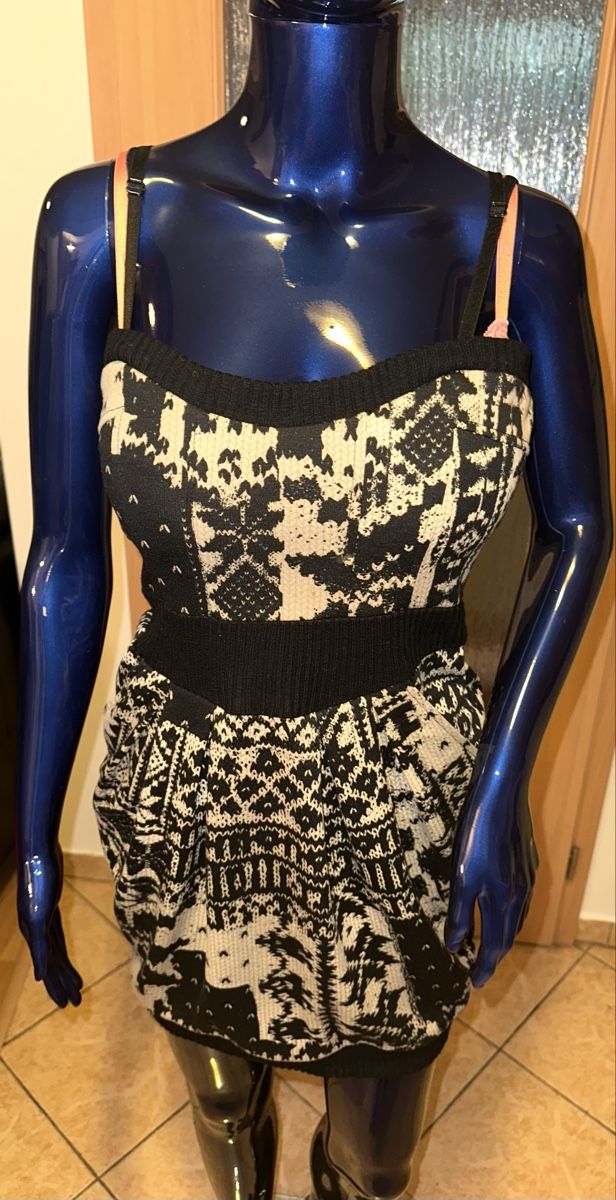 Vestiti: RINASCIMENTO KLEID GR. S – Usato da Unteraegeri venduto da MH203 1