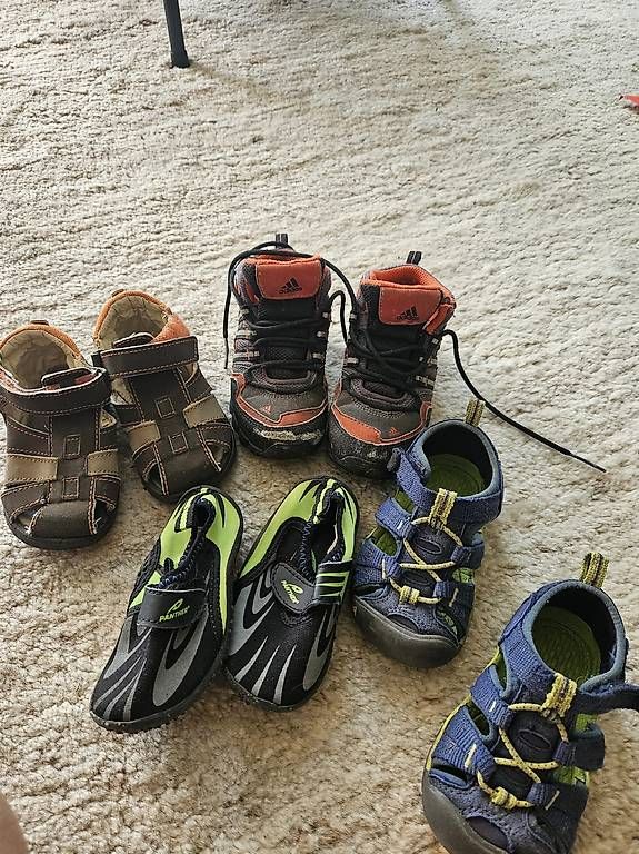 Chaussures garçon: Kinderschuhe Grösse 22 – D'occasion à Kiesen par Marie34